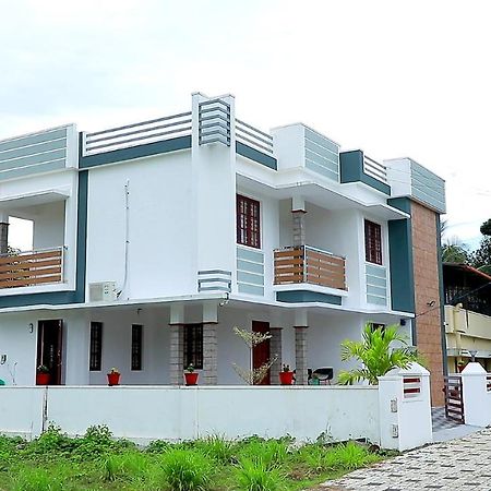Villa Pullad à Aranmula Extérieur photo
