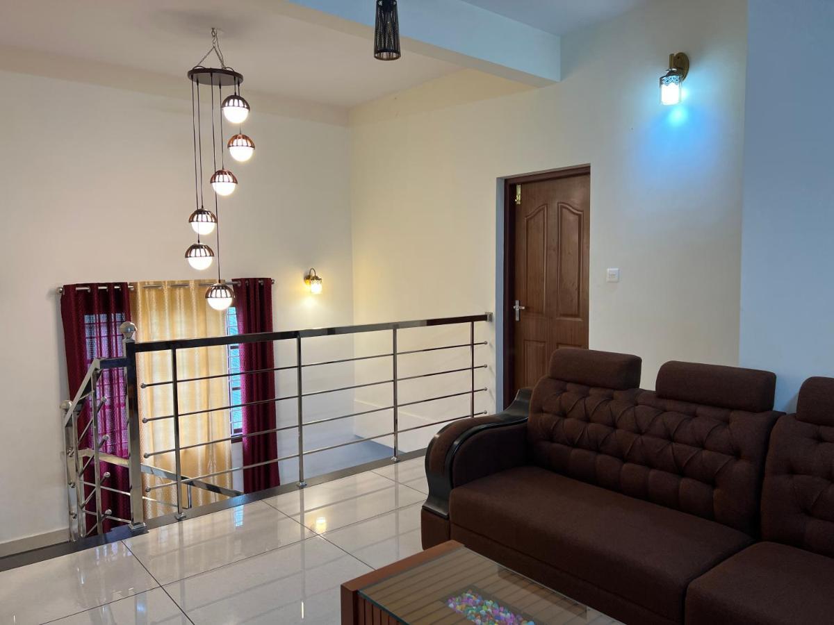 Villa Pullad à Aranmula Extérieur photo