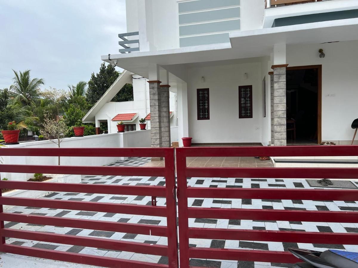 Villa Pullad à Aranmula Extérieur photo